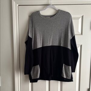 Versona Gray and Black Women's Sweater